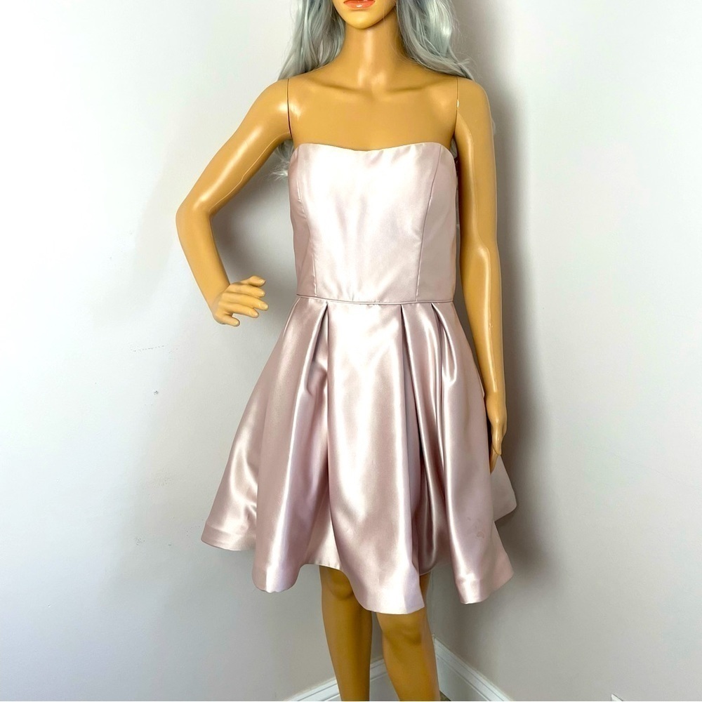 Camille La Vie Strapless Light Pink Dress NWT Size 10 Pockets Pleated Skirt
